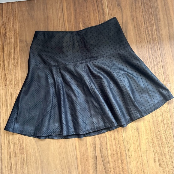 Club Monaco skirt - Picture 1 of 3